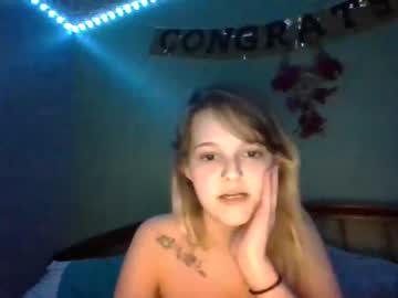 girl cam all day linnay18 image #3982982