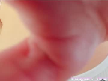 girl cam all day knee_ling image #5046260