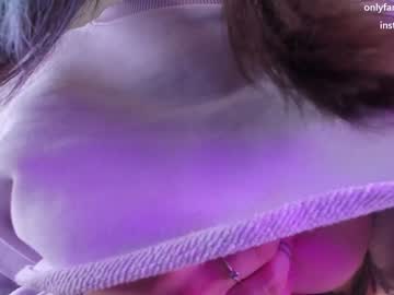 girl cam all day aavee image #3070192