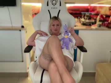 girl cam all day kiradivine image #5449544