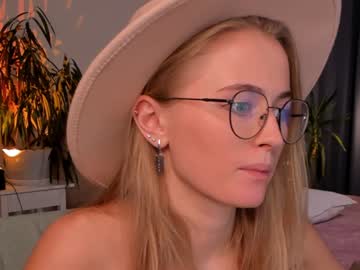 girl cam all day linellali image #2785843