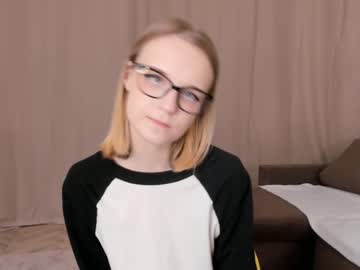 girl cam all day vikinikie image #4159620