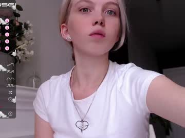 girl cam all day small_blondee image #2513889