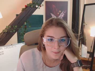 girl cam all day abi_i image #2528447