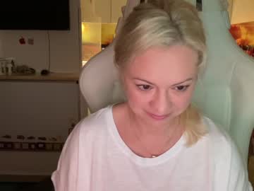 girl cam all day kiradivine image #3992194