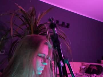 girl cam all day linellali image #2958853