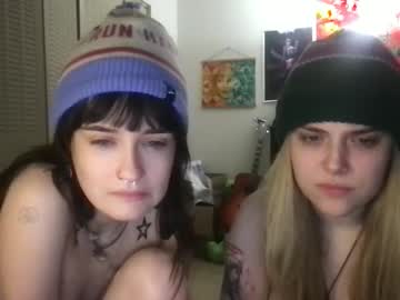 couple cam all day snowxbunny1228 image #6035844