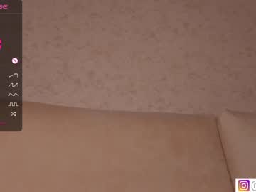 girl cam all day bzzzme image #5104159