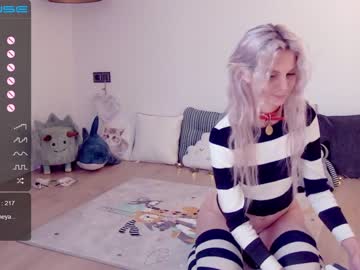 girl cam all day careful_i_bite image #2133746
