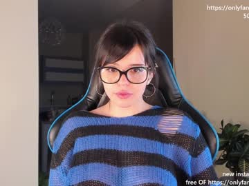girl cam all day aavee image #1373569