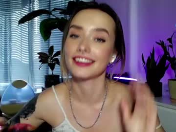 girl cam all day _yvie_ image #2370388