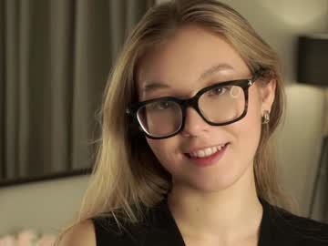 girl cam all day gillianelletson image #8436317