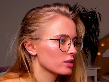 girl cam all day linellali image #2674314