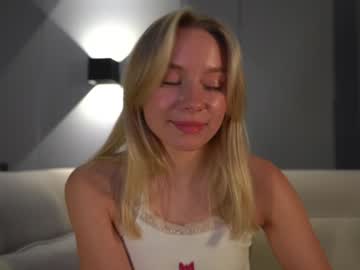 girl cam all day snow_is_falling image #8705740
