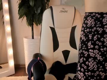 girl cam all day luisalivia image #2404528