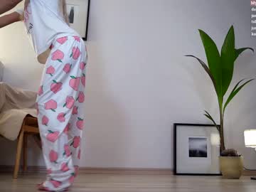 girl cam all day peach_me image #254921