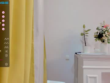 girl cam all day small_blondee image #2687183