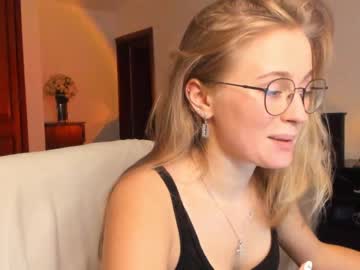 girl cam all day linellali image #3082672