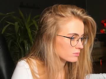 girl cam all day linellali image #2815508