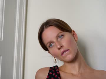 girl cam all day ellaa91 image #2456420