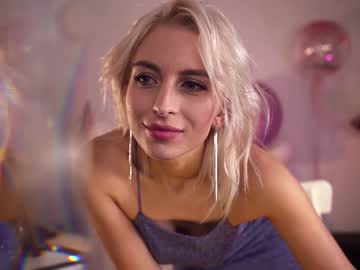 girl cam all day peach_me image #1532775