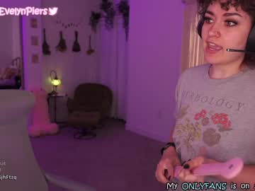 girl cam all day evelynpiers image #2611766