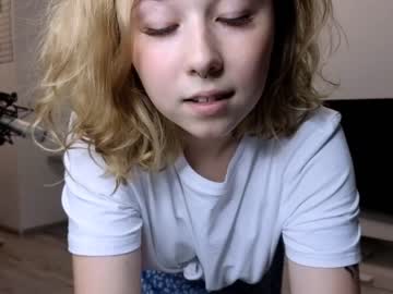 girl cam all day lottie_shine image #4735040