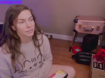 girl cam all day chroniclove image #3285320