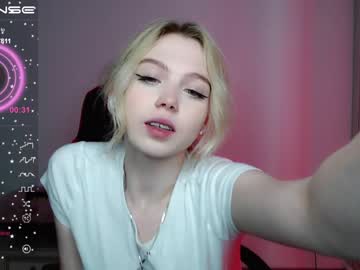 girl cam all day small_blondee image #3824965