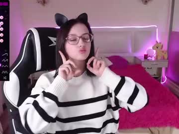 girl cam all day queen_kitty1818 image #3230972