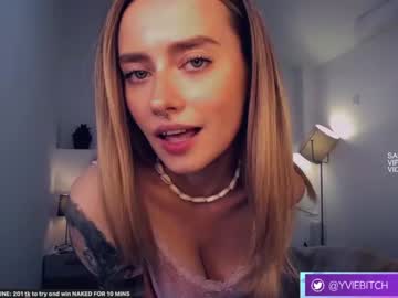 girl cam all day _yvie_ image #5599758