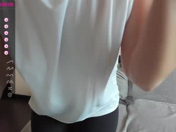 girl cam all day emilymilf__ image #4704111