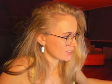 girl cam all day linellali image #2981576