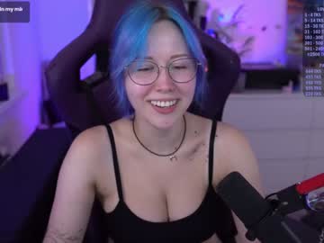 girl cam all day blue_mooncat image #7505097