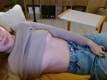 girl cam all day juicy_peach88 image #3000853
