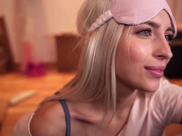girl cam all day peach_me image #1553946