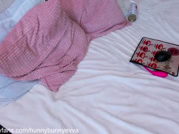 girl cam all day hunnybunnyeva20 image #2297948