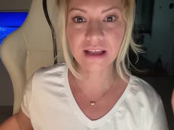 girl cam all day kiradivine image #2422232