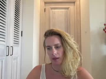 girl cam all day island_peach image #7760286