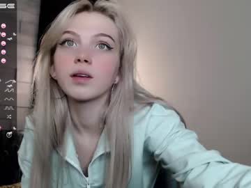 girl cam all day small_blondee image #1632910