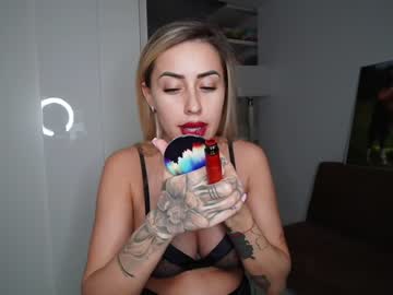 girl cam all day laurabae_ image #1585502