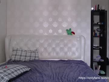 girl cam all day _mllymoore_ image #2246440
