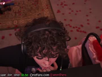 girl cam all day evelynpiers image #3677890