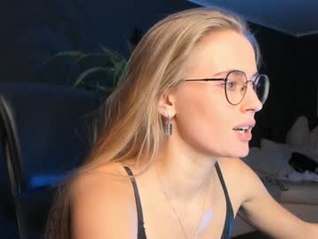 girl cam all day linellali image #2888142