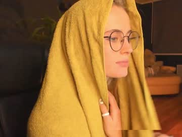 girl cam all day linellali image #2981363
