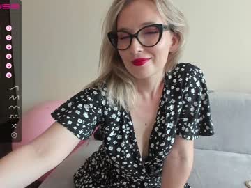 girl cam all day emilymilf__ image #4697505