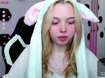 girl cam all day small_blondee image #4225471