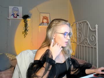 girl cam all day linellali image #2505114
