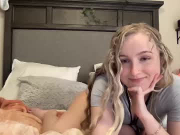 girl cam all day peachezzs image #3250358
