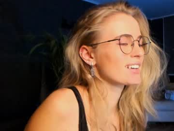 girl cam all day linellali image #2914567